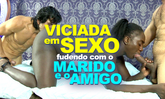 Esposa viciada em sexo dando pro marido e seu amigo